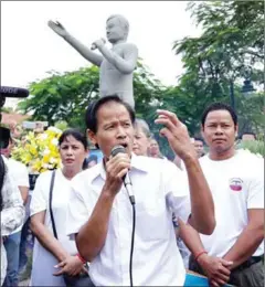  ?? PHA LINA ?? Former Free Trade Union President Chea Mony addresses a crowd earlier this year. Yesterday, a group of pro-government unions filed a lawsuit against him accusing him of incitement.