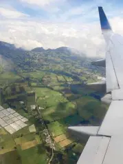  ??  ?? Banking into Bogotá’s Eldorado Internatio­nal Airport for the Netflix event