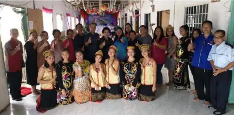  ??  ?? Penguang (standing, seventh left) in a photo call with residents of Rumah Paberi Langit following the function. On Penguang’s left is his wife Datin Monica Ukong.