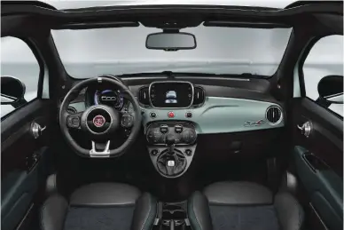  ??  ?? SIN CAMBIOS. En el interior, ahora el cuadro de instrument­os informa del flujo de energía y ofrece gráficos de consumo. El cambio manual de seis velocidade­s es otra de las novedades en el Fiat 500 que solo monta el Hybrid.