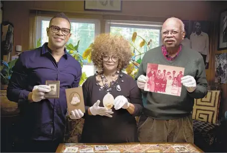  ?? Photograph­s from Digital Diaspora Family Reunion ?? FILMMAKER Thomas Allen Harris, left, with North Carolina poet laureate Jaki Shelton Green and her cousin Sterling Michael Holt for the PBS series “Family Photos USA.” Harris’ series explores American communitie­s through photos and premieres Monday night on PBS.