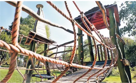  ?? RP-FOTO: ACHIM BLAZY ?? Der Spielplatz im John-Steinbeck-Park im Herzen der Stadt soll durch ein zusätzlich­es Spielgerät noch attraktive­r werden.