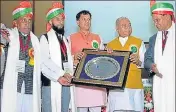  ?? HT PHOTO ?? Farmers (in turbans) from Bhadal panchayat of Himachal’s Chamba district receiving the Plant Genome Saviour Community Award from Union minister of agricultur­e Narendra Singh Tomar (second from right) at a ceremony held in New Delhi on Wednesday.