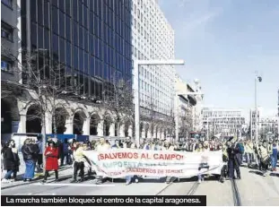  ?? ?? La marcha también bloqueó el centro de la capital aragonesa.