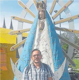  ??  ?? En alerta. Jorge Cloro trabaja en la parroquia Espíritu Santo de Bernal.