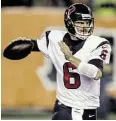  ??  ?? T.J. Yates ingresó como mariscal de campo suplente de los Texans y su aporte fue clave en el sorpresivo triunfo del lunes sobre los Bengals en Cincinnati.