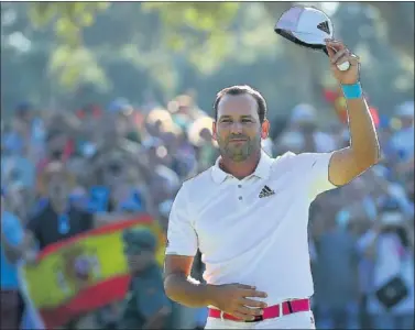  ??  ?? AGRADECIDO. Sergio García, en el green del 18 tras embocar el último putt y saberse ganador.