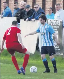  ??  ?? Face-off Vincent Newlands of Arthurlie in action