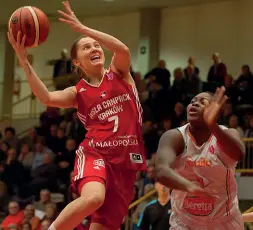  ??  ?? In azione al PalaRomare Un momento della partita tra Schio e Cracovia valida per l’Eurolega (foto Bartek Ziolkowski/ Wisla Canpack Krakow)