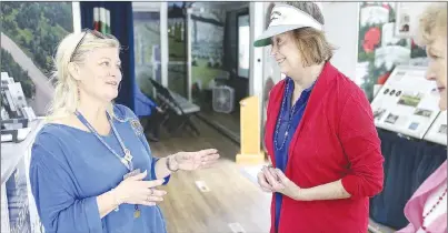  ?? Charlie Kaijo/NWA Democrat-Gazette ?? Wreaths Across America Ambassador Jennifer Merrill (left) visits with Bella Vista’s Sue Lynn Hanson inside a mobile education unit at the parking lot of the Wall of Honor.