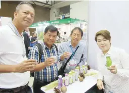  ??  ?? MILK RICE DRINK AT THE TRADE SHOW – Filipino delegates to the Sima-Asean Agribusine­ss trade show sampled the unique Rice Milk drink which is claimed to have various beneficial attributes for good health. Those with Boom Nonniphat (right) are Eugene...