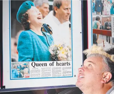  ??  ?? WHAT A LAUGH: Darryn Lyons with the famous photo he took of the Queen.