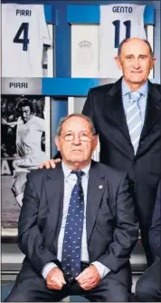  ?? ?? Pirri, de pie, junto a Paco Gento.