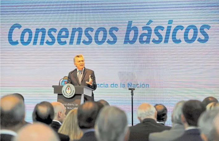  ?? FOTOS: MAXI FAILLA ?? Ejes. A ocho días del triunfo de Cambiemos en las elecciones, Macri convocó a todos los sectores a “debatir en mesas de consenso”. Su discurso duró 43 minutos.