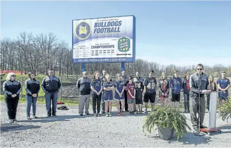  ?? BOB TYMCZYSZYN/POSTMEDIA NETWORK ?? District School Board of Niagara announces a partnershi­p with Club Roma Soccer to use the new turf field being built at Sir Winston Churchill Secondary School. Here Martin Beswick, president of the Club Roma board, speaks at the announceme­nt.