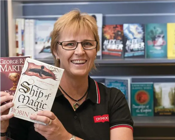  ?? PHOTO: KEVIN FARMER ?? READY TO OPEN: Dymocks franchisee Janelle Fyson is excited to bring the brand back to Toowoomba with the new Grand Central store.