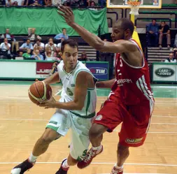  ??  ?? Grande ex Massimo Bulleri al Palaverde, per lui due scudetti a Treviso