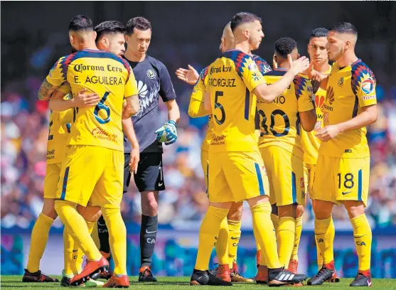  ??  ?? Los jugadores de América, en el partido contra Pumas de la Jornada 3