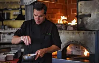  ?? TAMIR KALIFA FOR THE BOSTON GLOBE/FILE ?? Todd English preparing food at Olives in 2012.