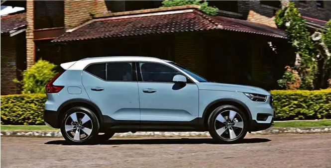  ?? Fotos Divulgação ?? Vovo XC40 na versão T5 Momentum, que custa R$ 195 mil no mercado nacional