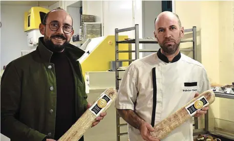  ?? | PHOTO : OUEST FRANCE ?? Philippe Boisseleau, directeur de l'OPCI, et Fabrice Couton, boulanger à Sallertain­e et grand témoin de l'histoire du préfou.