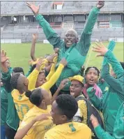  ?? Isithombe: FACEBOOK ?? UMQEQESHI weMamelodi Sundowns Ladies, uJerry Shabalala, ejabula nabadlali bakhe emuva kokudla isicoco seSafa Women’s League