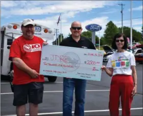  ?? CARL HESS - FOR MEDIANEWS GROUP ?? Berks County Mustang Car Club President Don Hughmanick (left) and Todd Haldeman present a check for $2,500 to Dana Purvis of the Juvenile Diabetes Research Fund.