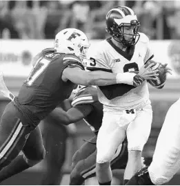  ?? TOM PENNINGTON/GETTY IMAGES ?? Jordan Sherit (17) leads Florida with seven quarterbac­k hurries. He also has 19 tackles and two sacks, both of which came during UF’s season opener against Michigan.