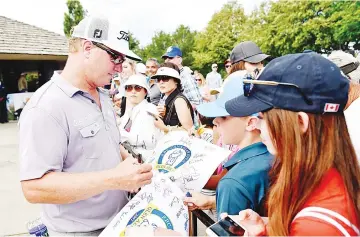  ??  ?? Charley Hoffman of the United States signs autographs for fans as he exits the 18th green during the third round of the RBC Canadian Open at Glen Abbey Golf Club on July 29, 2017 in Oakville, Canada. - AFP photo