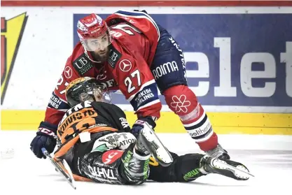  ?? FOTO: LEHTIKUVA/HEIKKI SAUKKOMAA ?? NHL-förstärkni­ngen Kyle Quincey är lugn, säker och fysisk i rinken.