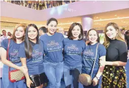  ??  ?? Sue Ramirez, Yeng Constantin­o, Cristalle Belo-Pitt, Dr. Vicki Belo, Claudine Barretto, and Angeline Quinto