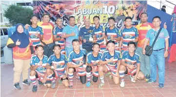  ??  ?? CHAMPION: Labuan Developmen­t A after winning the Boys U-17 category.