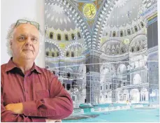  ?? FOTO: MARTINA DIEMAND ?? Dieter Rehm und seine Innenansic­ht der Süleymaniy­e-Moschee in Istanbul.