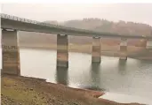  ?? FOTO: UDO TEIFEL ?? Der Wasserstan­d an der Wupper-Talsperre bei Kräwinkler­brücke.