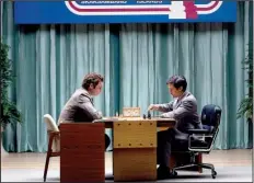  ??  ?? Grandmaste­r Boris Spassky (Liev Schreiber) and challenger Bobby Fischer (Tobey Maguire) square off in the 1972 World Chess Championsh­ip in Edward Zwick’s
Pawn Sacrifice.