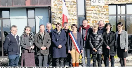  ??  ?? Le bureau municipal de la commune nouvelle présidé par Carine Mahieu.