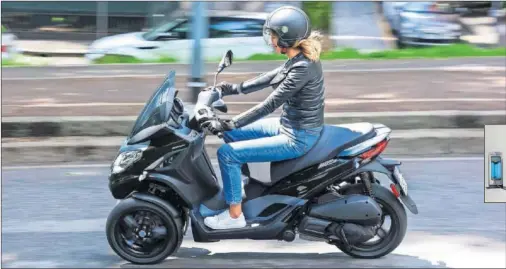  ??  ?? La doble rueda delantera otorga una gran seguridad en la conducción, especialme­nte a los usuarios menos habituados a la moto.