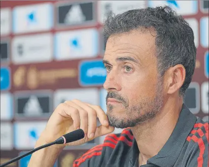  ??  ?? Luis Enrique, durante la comparecen­cia ante la prensa ayer en el Estadio Gran Canaria en el que se disputa el partido hoy FOTO: EFE