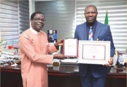  ?? ?? L-R: Supo Atobatele, editor-in-chief, ATQ Magazine; Basil Agboarumi, managing director/CEO, Skyway Aviation Handling Company PLC, during the award presentati­on, recently