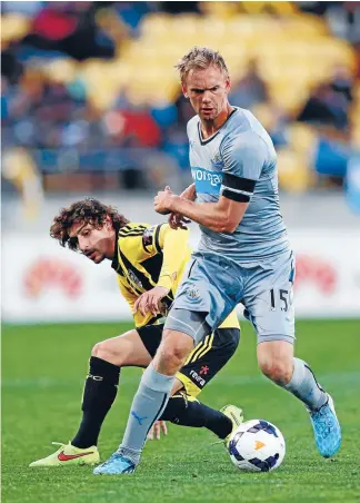  ?? Photo: Getty Images ?? South meets north: The Phoenix’s Albert Riera jostles with Newcastle’s Siem De Jong in yesterday’s clash in the capital.