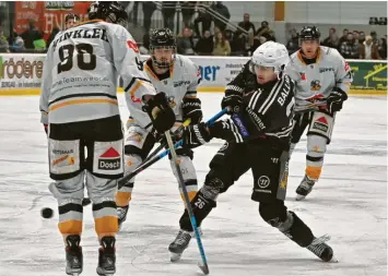  ?? Foto: Ernst Mayer ?? Drei Tore erzielte Eisbären-Topscorer David Ballner im Mitteldrit­tel.