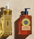  ??  ?? Shea Verbena Hands & Body Liquid Soap og Verbena Shower Gel fra L’occitane kommer begge i 500 ml og 250 ml og kan fylles opp når flaskene er tomme (kr 119-269).