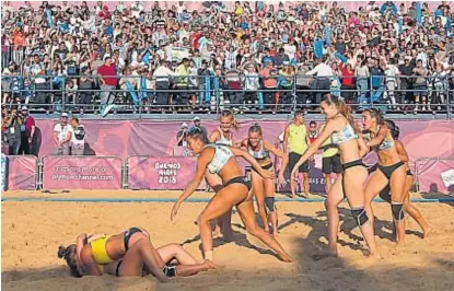  ?? (TÉLAM) ?? Momento único. Hubo fiesta en el parque Sarmiento con las Kamikazes. Fueron las preferidas del público.