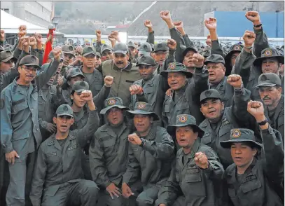  ?? Jhonn Zerpa Miraflores Press Office ?? Venezuelan President Nicolás Maduro, center left, poses with troops Thursday at Fort Tiuna in Caracas, Venezuela.