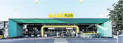  ?? REWE (2) ?? Ab April werden die Merkur-Märkte sukzessive auf die neue Marke „Billa Plus“umgestellt