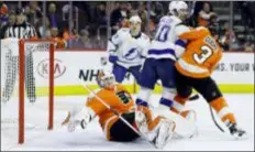  ?? MATT SLOCUM — THE ASSOCIATED PRESS ?? The Flyers’ Brian Elliott (37) loses his stick after blocking a shot during the third period on Tuesday.