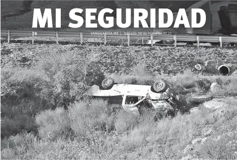  ??  ?? VANGUARDIA MX | Sábado 30 de mayo de 2020
Víctima. El conductor, luego de varias volteretas, salió despedido de la camioneta y quedó a unos metros del vehículo.