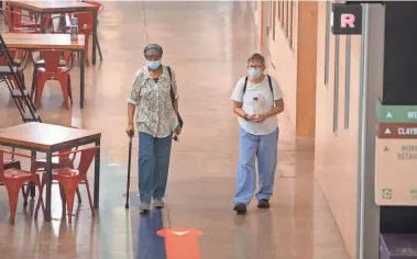  ?? ARIEL COBBERT/COMMERCIAL APPEAL ?? People wear face masks as they enter Crosstown Concourse on Thursday. A countywide mask mandate for indoor public settings begins Friday, and officials say vaccine booster shots could be available to Memphians as early as mid-september.