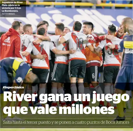  ?? /GETTY IMAGES ?? Jugadores de RIver Plate celebran la victoria por 1-3 en La Bombonera.