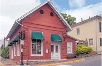  ??  ?? The Red Hen Restaurant in Virginia.